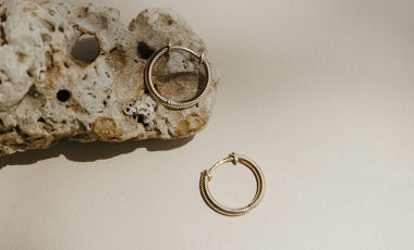 Clean tarnished jewelry: safe & simple home methods